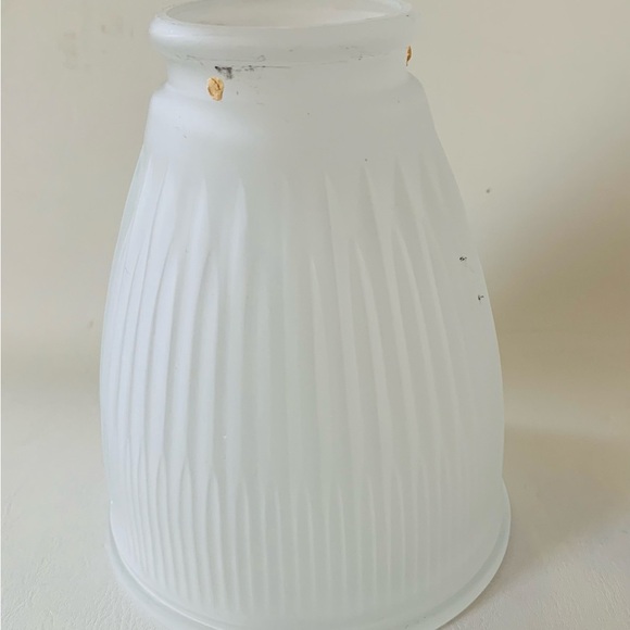 White milk glass lamp shade - Picture 1 of 9